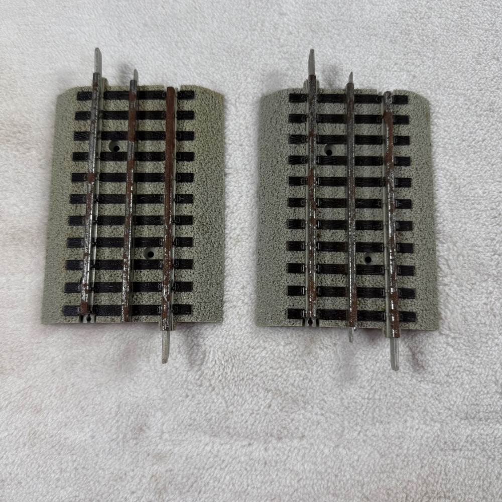 Lionel FasTrack 4.5 Inch Straight Track O Gauge Model Train 2 Piece Lot Gray